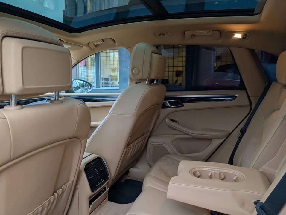 2016 Porsche Macan S - Image 10 of 17