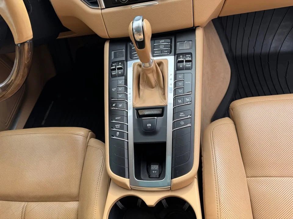 2016 Porsche Macan S - Image 13 of 17
