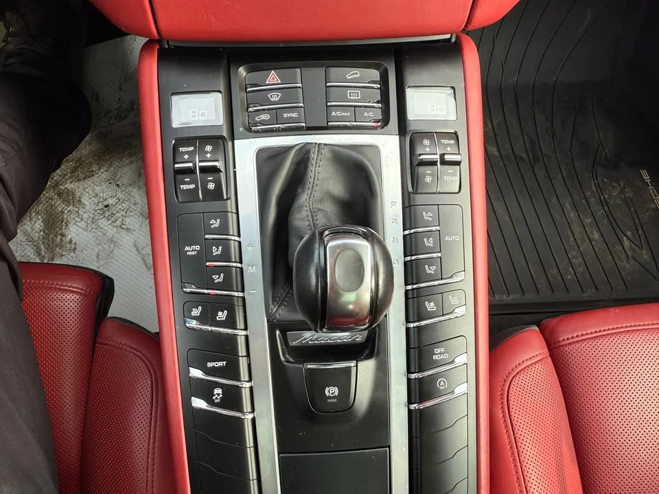 2016 Porsche Macan S - Image 11 of 17
