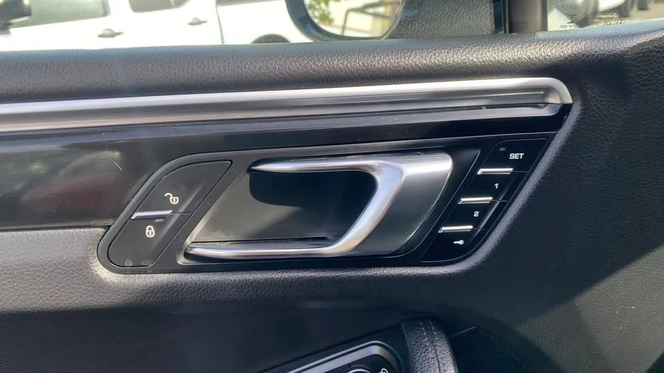 2016 Porsche Macan S - Image 12 of 19