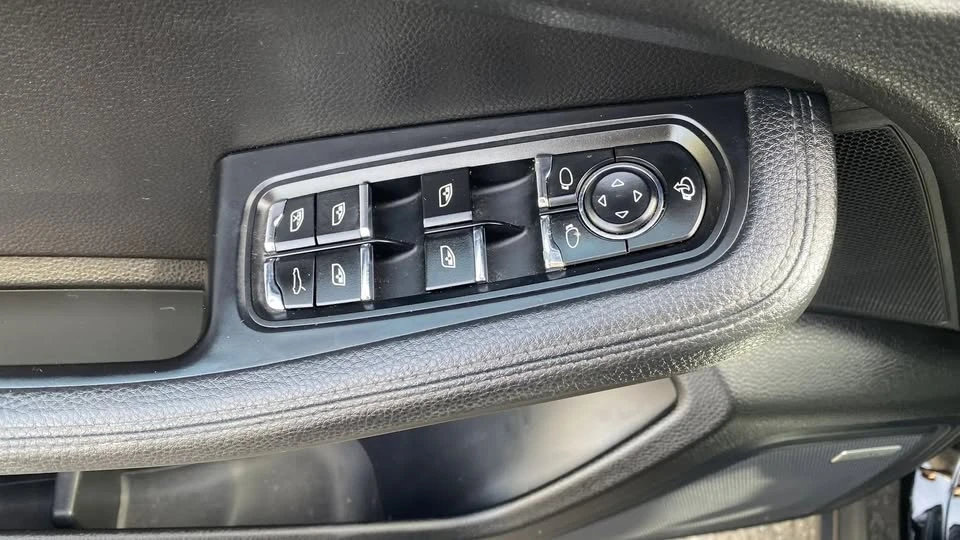 2016 Porsche Macan S - Image 13 of 19
