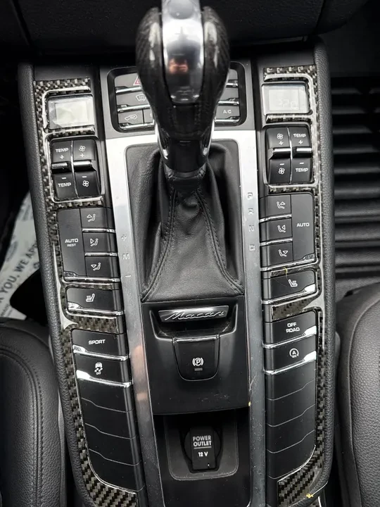 2016 Porsche Macan S - Image 18 of 19