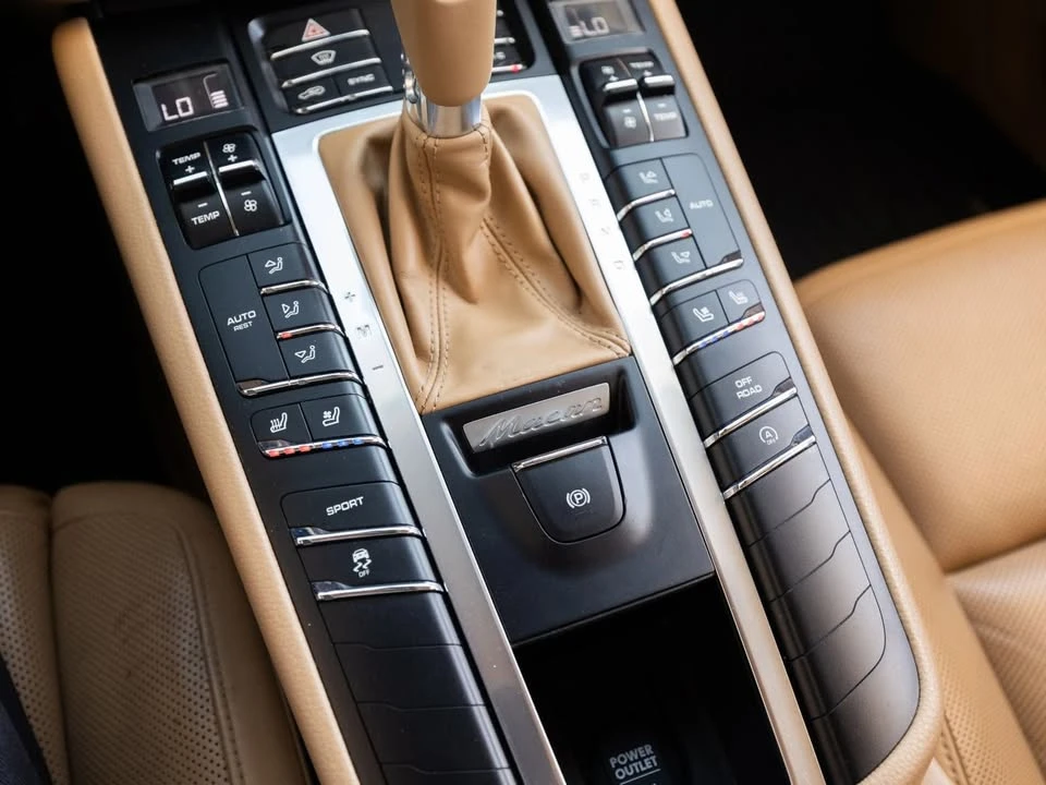 2016 Porsche Macan S - Image 13 of 16