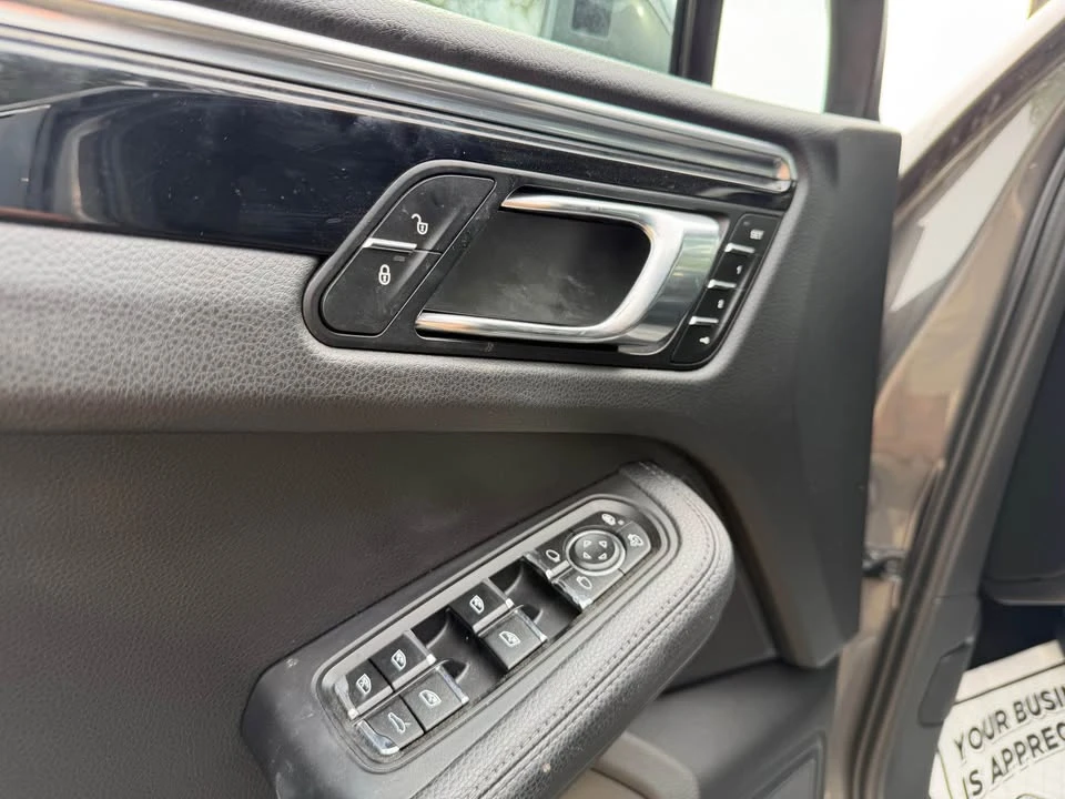 2016 Porsche Macan S - Image 9 of 19