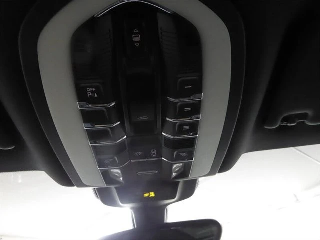 2016 Porsche Macan S - Image 16 of 20