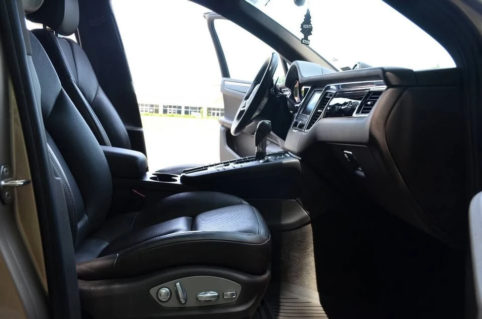 2016 Porsche Macan S - Image 9 of 19