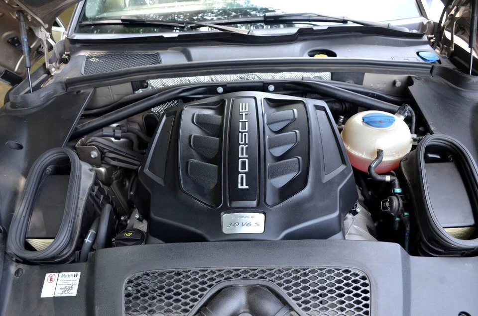 2016 Porsche Macan S - Image 14 of 19