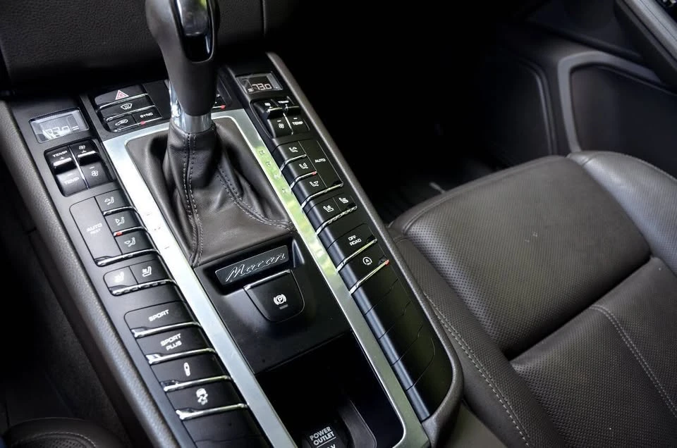 2016 Porsche Macan S - Image 17 of 19