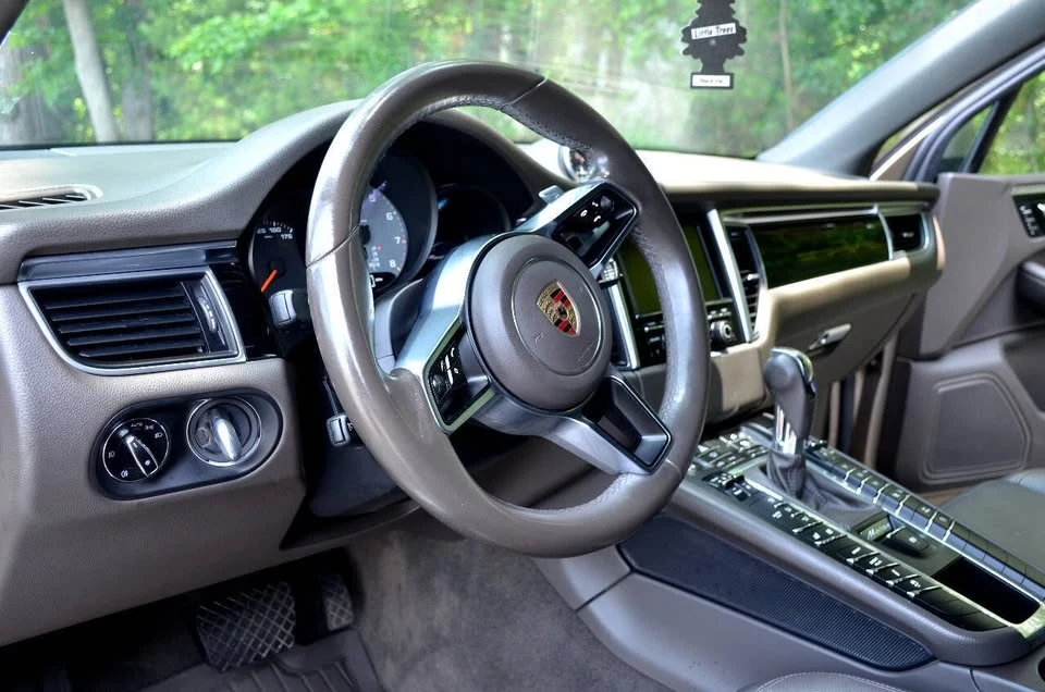 2016 Porsche Macan S - Image 13 of 19
