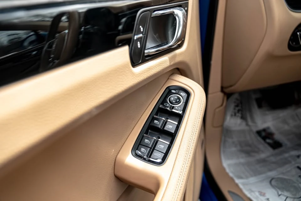 2016 Porsche Macan S - Image 8 of 17