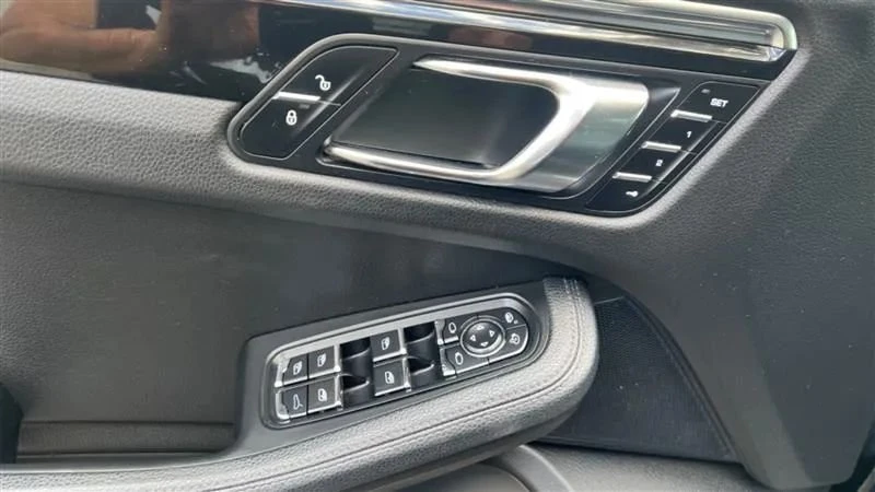 2016 Porsche Macan S - Image 17 of 20