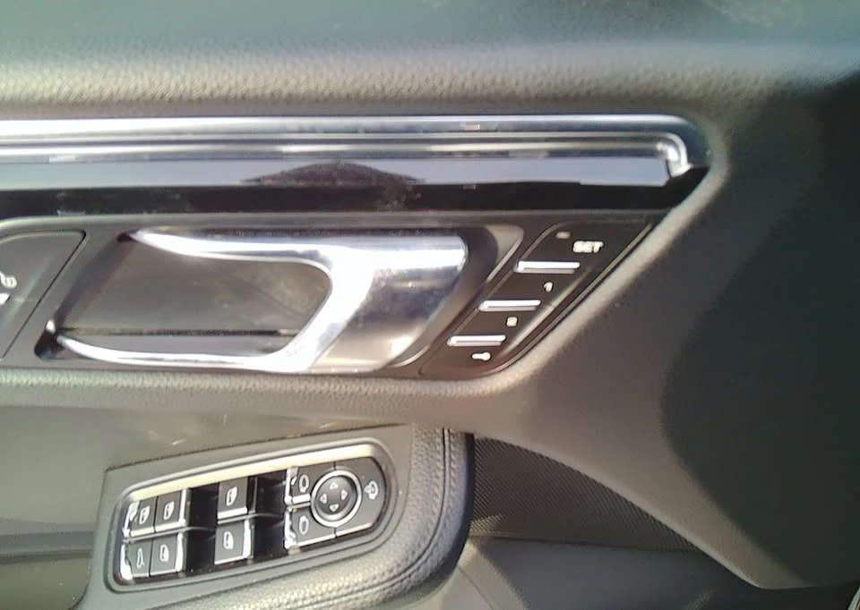 2016 Porsche Macan S - Image 13 of 18