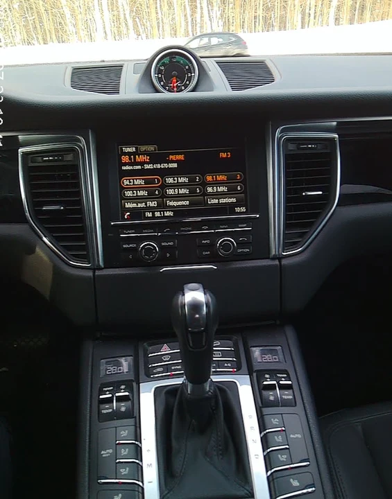 2016 Porsche Macan S - Image 16 of 18