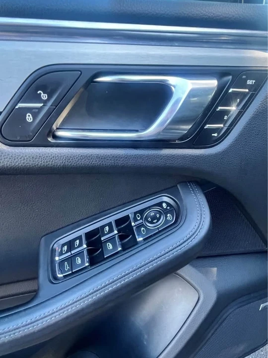 2016 Porsche Macan Turbo - Image 10 of 15
