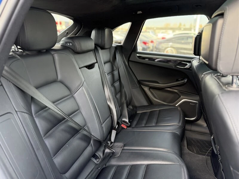 2016 Porsche Macan Turbo - Image 14 of 19