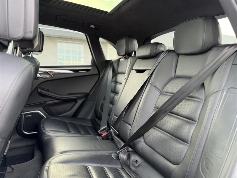 2016 Porsche Macan Turbo - Image 12 of 19