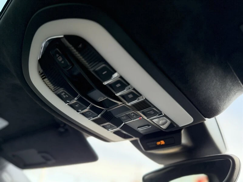 2016 Porsche Macan Turbo - Image 19 of 19