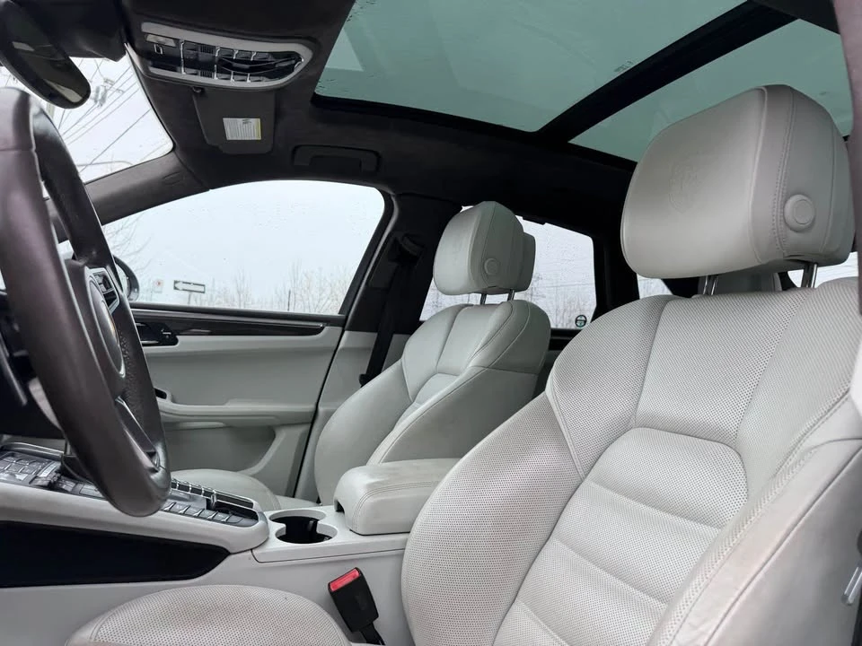 2016 Porsche Macan Turbo - Image 15 of 19