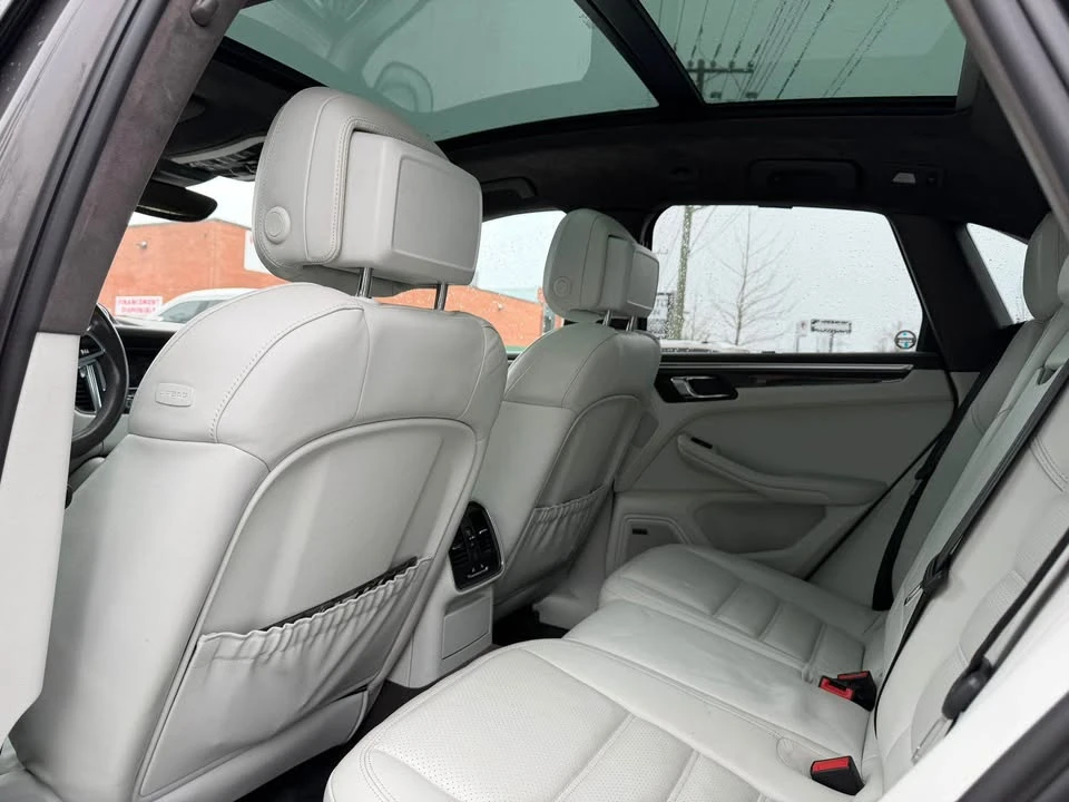 2016 Porsche Macan Turbo - Image 10 of 19