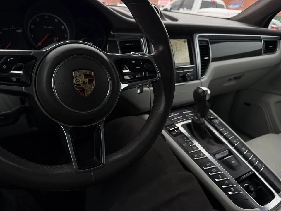 2016 Porsche Macan Turbo - Image 18 of 19