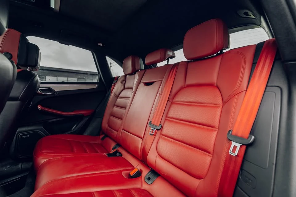 2016 Porsche Macan Turbo - Image 16 of 19