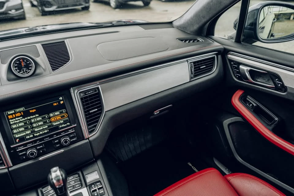 2016 Porsche Macan Turbo - Image 14 of 19