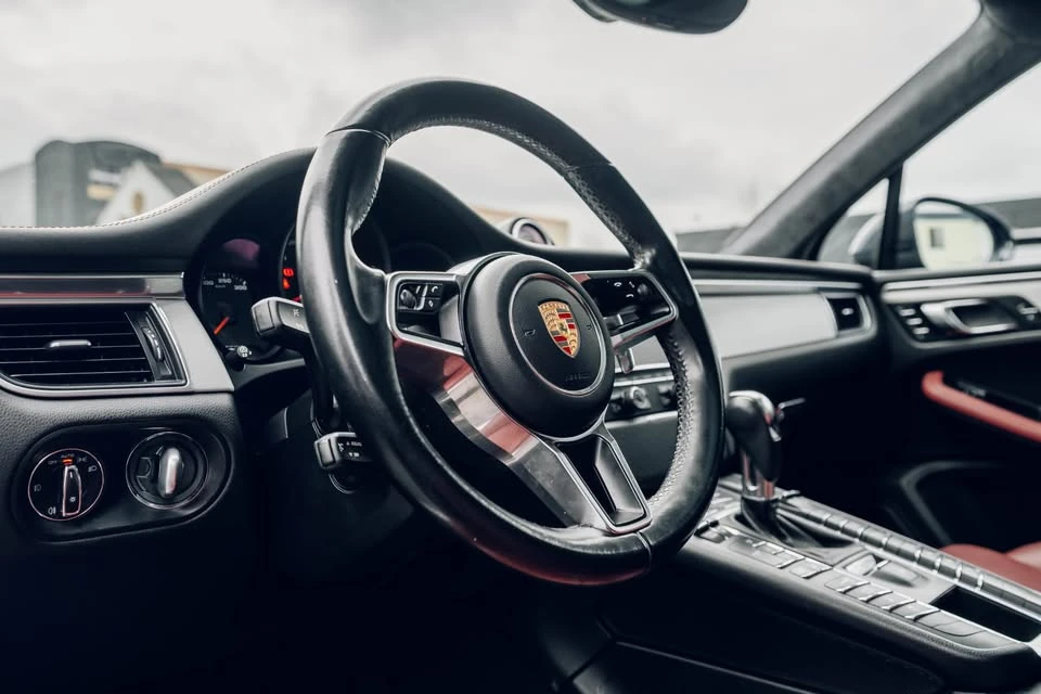 2016 Porsche Macan Turbo - Image 12 of 19