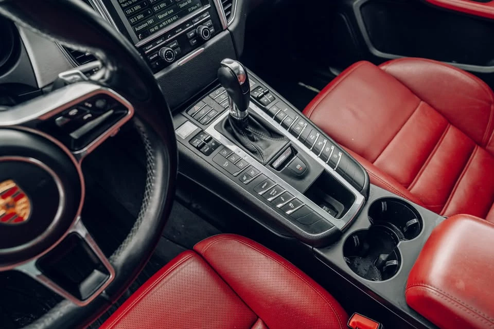 2016 Porsche Macan Turbo - Image 11 of 19