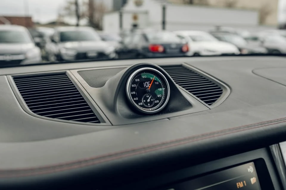 2016 Porsche Macan Turbo - Image 17 of 19