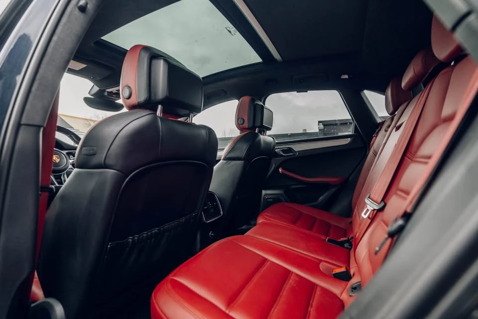 2016 Porsche Macan Turbo - Image 15 of 19