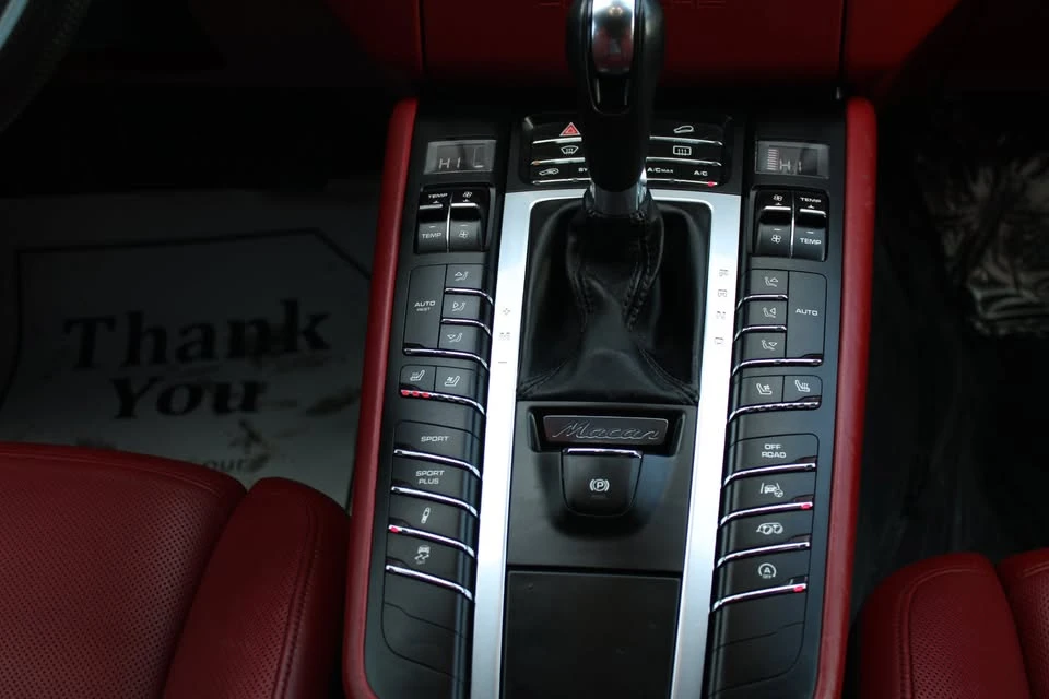 2016 Porsche Macan Turbo - Image 10 of 19