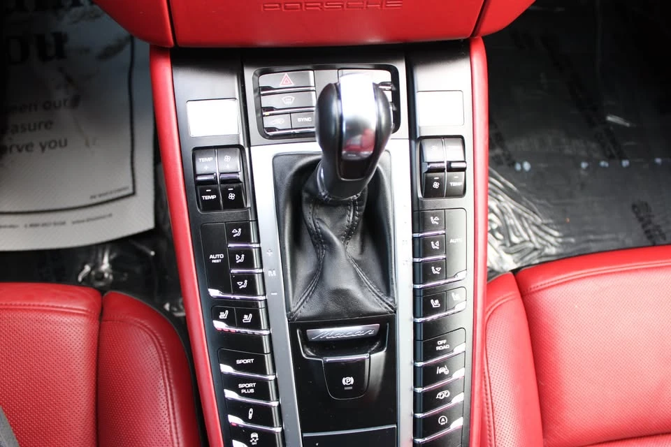 2016 Porsche Macan Turbo - Image 15 of 19