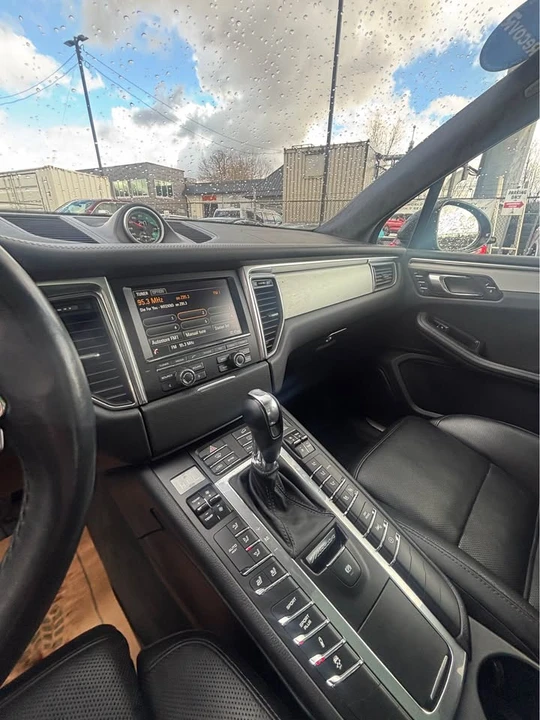 2016 Porsche Macan Turbo - Image 11 of 11