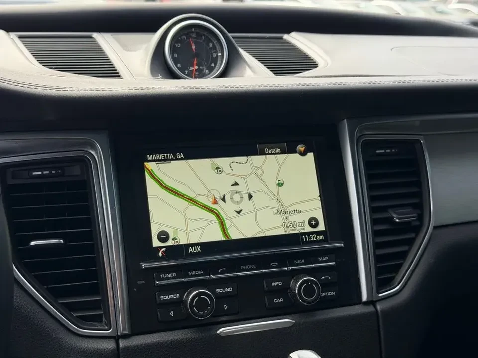 2016 Porsche Macan Turbo - Image 11 of 11