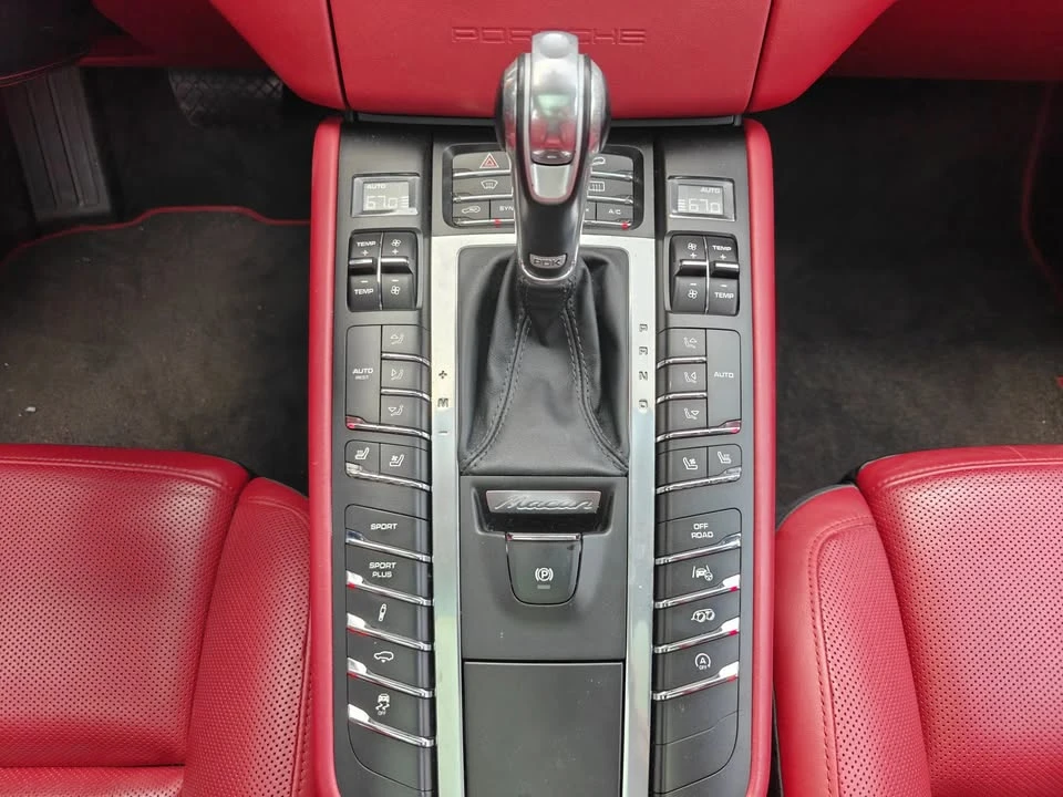 2016 Porsche Macan Turbo - Image 13 of 20
