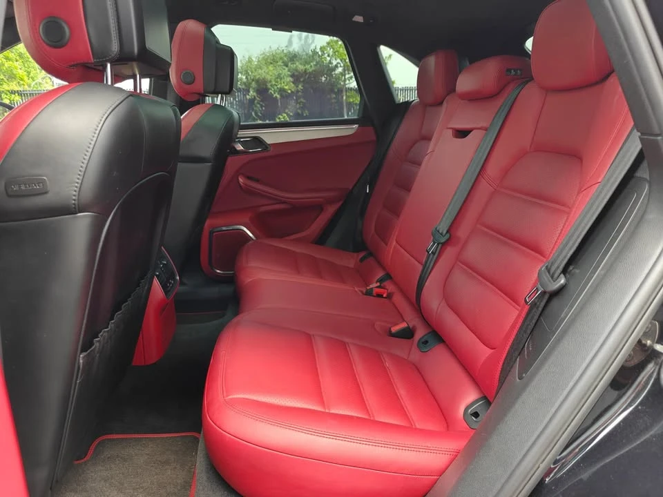 2016 Porsche Macan Turbo - Image 17 of 20