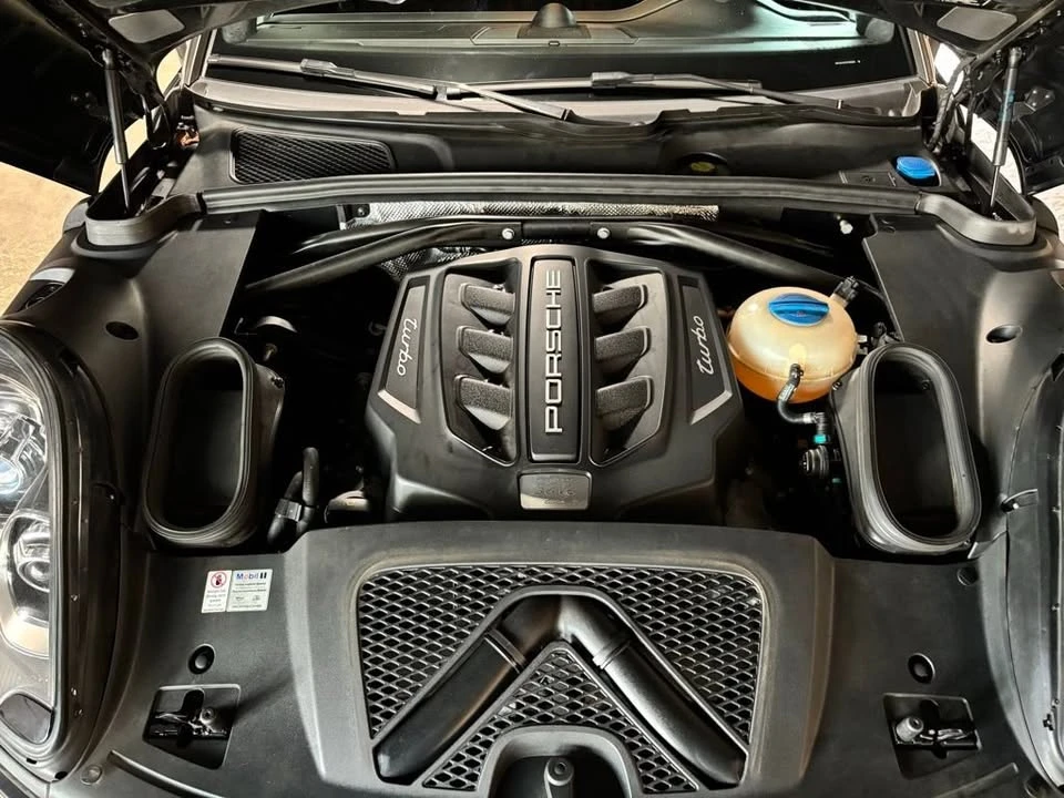 2016 Porsche Macan Turbo - Image 19 of 20