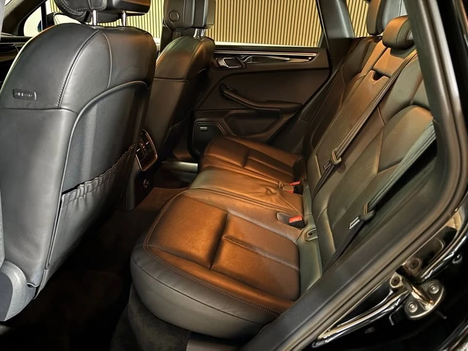 2016 Porsche Macan Turbo - Image 17 of 20