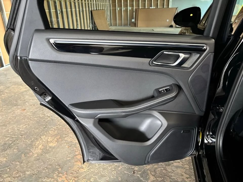 2016 Porsche Macan Turbo - Image 16 of 20