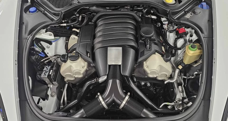 2016 Porsche 970 Panamera - Image 19 of 20