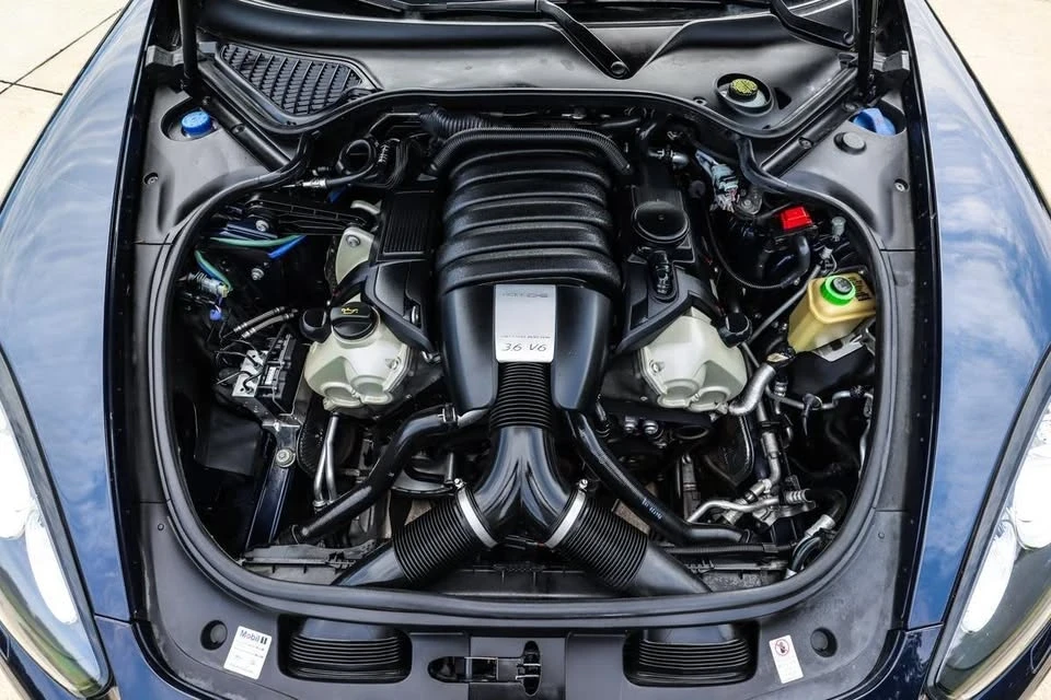 2016 Porsche 970 Panamera - Image 19 of 20