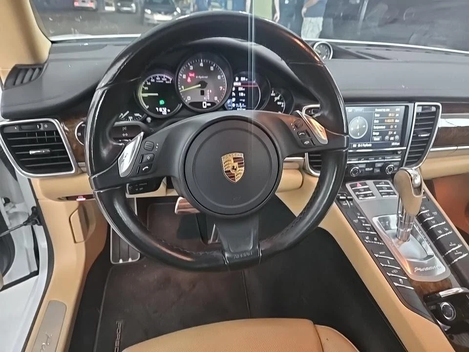 2016 Porsche 970 Panamera - Image 10 of 16