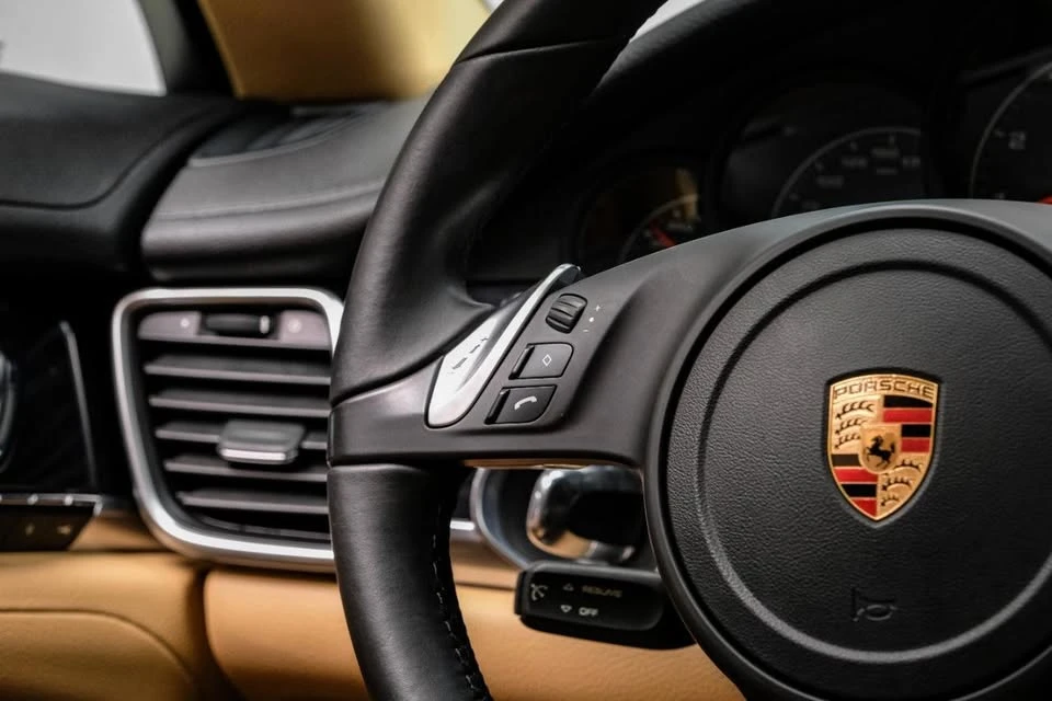 2016 Porsche 970 Panamera - Image 18 of 19