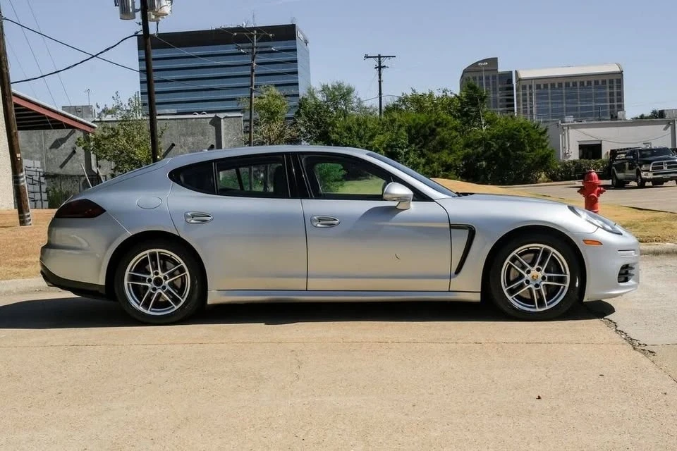 2016 Porsche 970 Panamera - Image 10 of 11