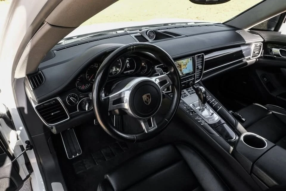 2016 Porsche 970 Panamera - Image 9 of 16