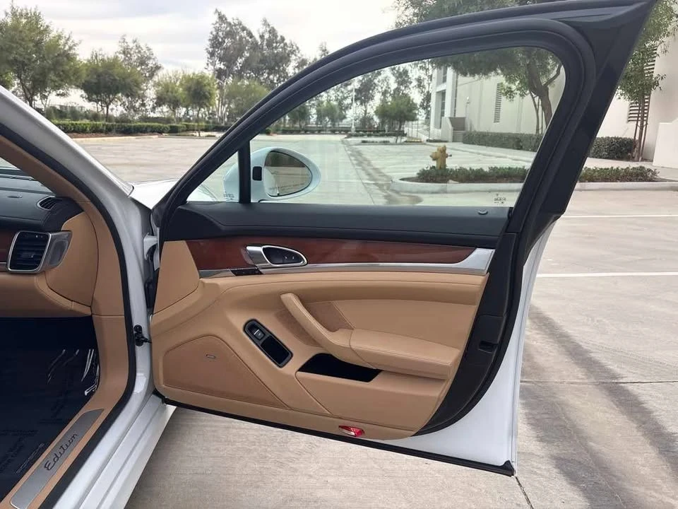2016 Porsche 970 Panamera - Image 19 of 20
