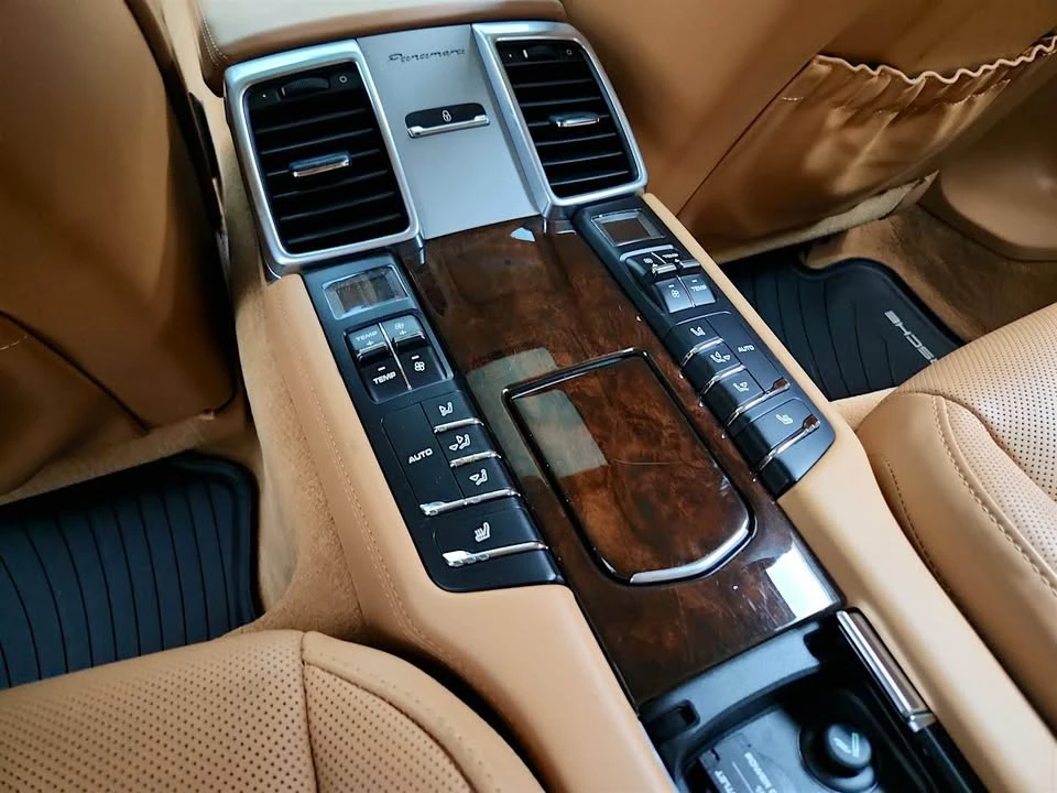2016 Porsche 970 Panamera - Image 16 of 17