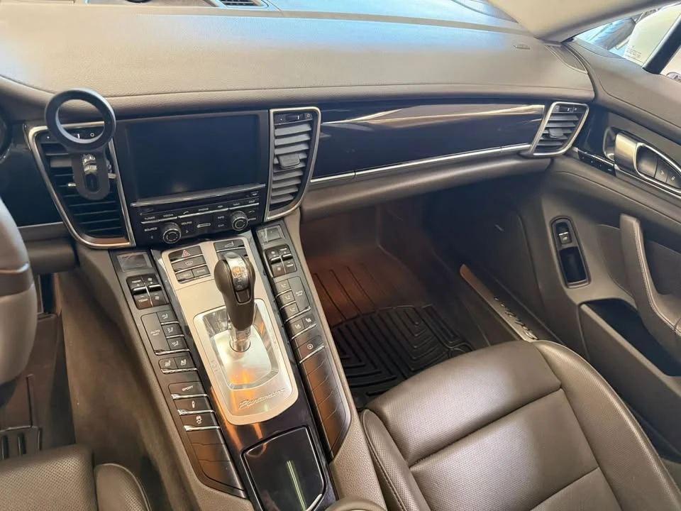2016 Porsche 970 Panamera - Image 16 of 19