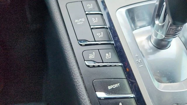 2016 Porsche 970 Panamera - Image 16 of 20
