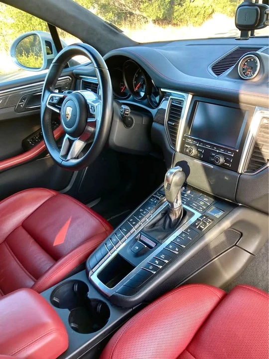 2016 Porsche Macan Turbo - Image 8 of 17